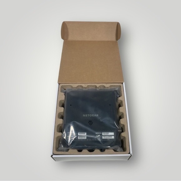 NETGEAR | Nighthawk AC1900 Cable Modem + Router - Picture 3 of 7